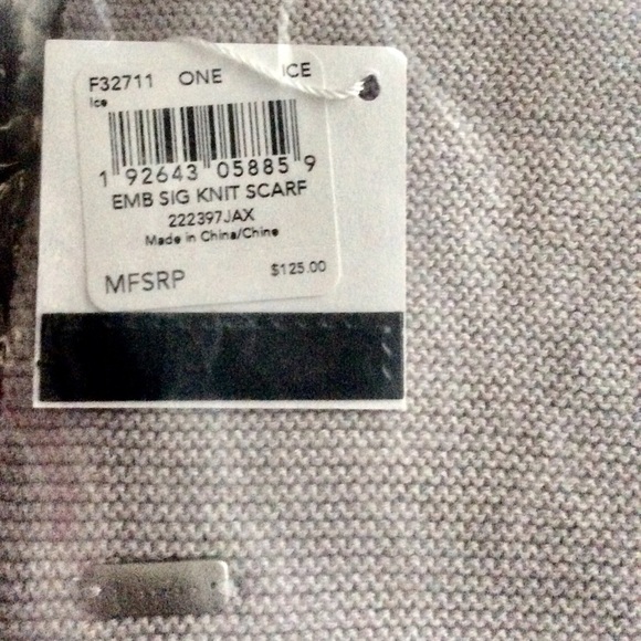 *NWT* Beautiful Ice Grey Coach Gloves🧤 & Scarf 🧣 - Picture 8 of 8